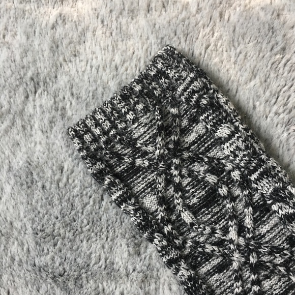 SOLD Knitted Slipper Booties Old Navy - Picture 4 of 4